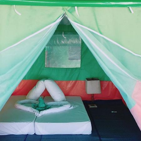 Koh Ngai Camping Restaurant @ Bar Exterior photo